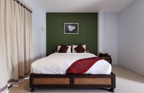 Si Racha Hotel | Long Lake Resort