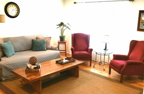 Columbus House | LONG / SHORT STAYS Excellent Reviews Near Airport Spotless