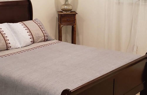 Columbus House | LONG / SHORT STAYS Excellent Reviews Near Airport Spotless