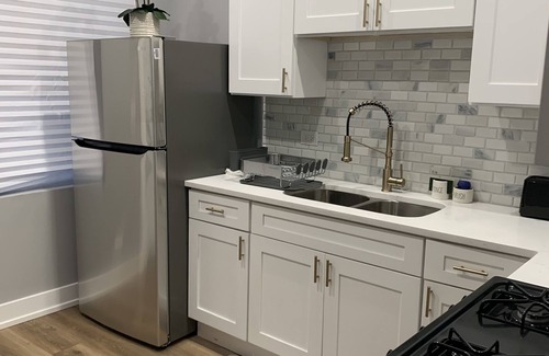 Greater Grand Crossing Apartment | LONG STAY,4BED,UC 2MI,FREE PRKG,DWTN 15MIN