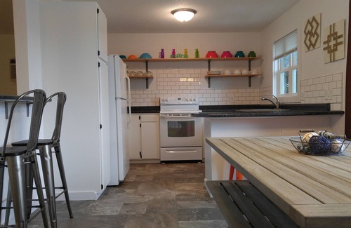 Bismarck House | Long Stay Getaway! Stunning 3 Bed Home w/Great Loc
