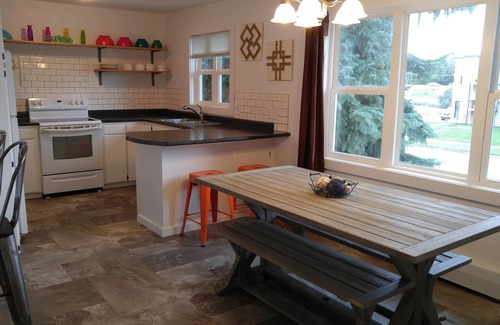 Bismarck House | Long Stay Getaway! Stunning 3 Bed Home w/Great Loc