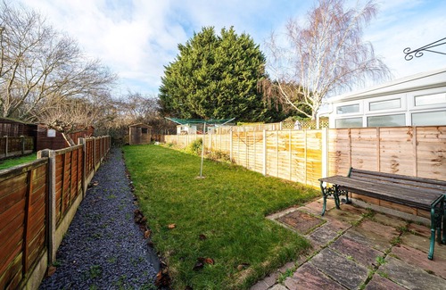 Canterbury House | !LONG STAY OFFER! 3 CAR DRIVEWAy