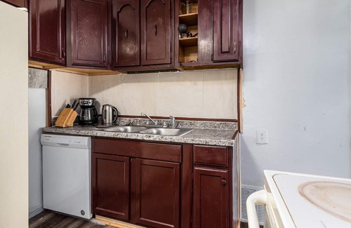 Detroit House | Long stay - Spacious 3 bedroom with 3 full bath