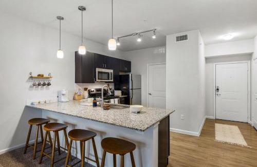 West Oak Hill Apartment | Long Stays Welcome, Pool, Free Parking, and Balcony