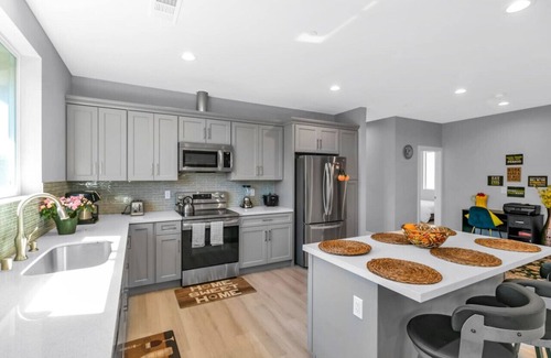 Pinole House | Long-Term Luxury Home, Private Hot Tub near Napa
