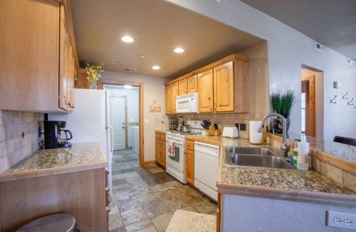 Kimball Junction Condo | Long term oasis - near trails, eateries and shops