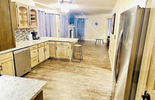 West University House | Long Term Over 30 days,1 King,3 Queens,6 Twins