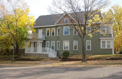 Minneapolis House | Long Term Stay for Large Groups . Sleeps 8 ! 5 bedrooms 3 baths!