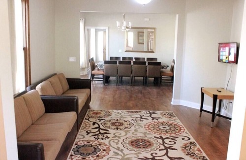 Minneapolis House | Long Term Stay for Large Groups . Sleeps 8 ! 5 bedrooms 3 baths!