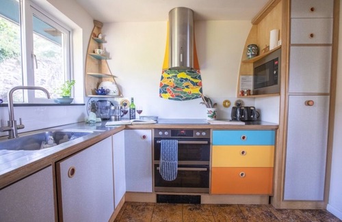 Treator House | Long w/e breaks by the beach. View surf across terraced lawns . 2 mins to beach