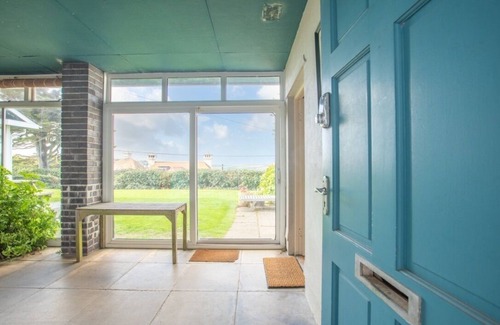 Treator House | Long w/e breaks by the beach. View surf across terraced lawns . 2 mins to beach