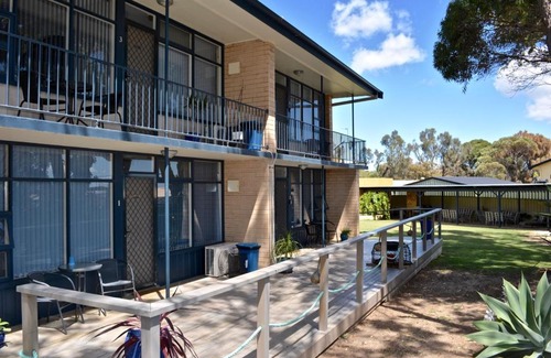 Lake Wangary House | Longbeach Apartments