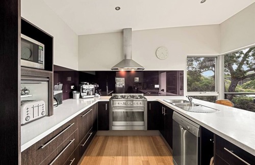 Yallingup House | Longboard House Minutes from Yallingup Beach