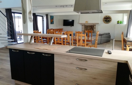 Ambon House | Longère for 13 people and 2 babies, 300 metres from the sea, access to covered swimming pool