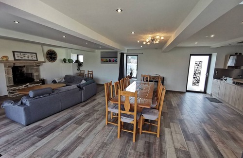 Ambon House | Longère for 13 people and 2 babies, 300 metres from the sea, access to covered swimming pool