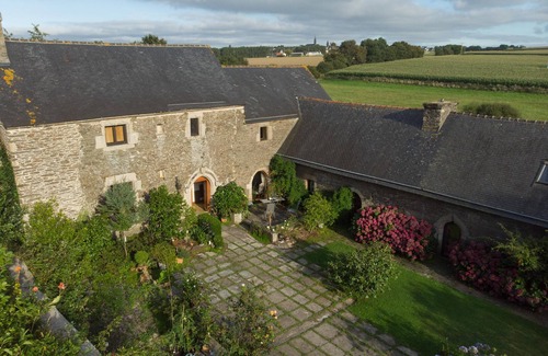 Taule Cottage | Longère of a manor of XVème between sea and nature in Bay of Morlaix in Taulé