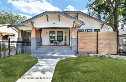 Highland Park House | Longhorn- A Birdy Vacation Rental
