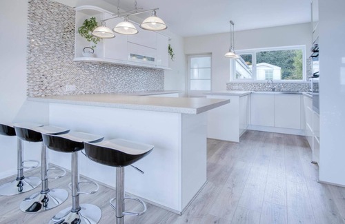 Pembroke Dock House | Longview - 4 Bedroom Holiday Home - Pembroke Dock