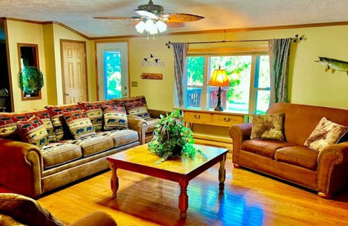 Harpers Ferry Cabin | Longview Lodge w/ Swimming Pond, Waterfalls, and Hot Tub