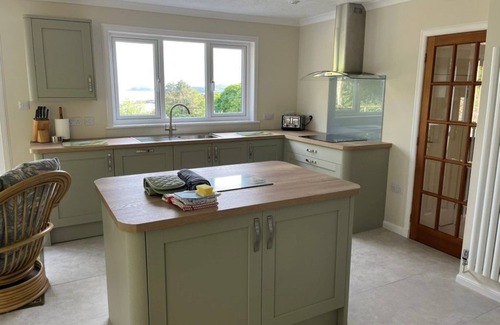 Rockcliffe Cottage | Lonsdale - a house that sleeps 6 guests in 3 bedrooms