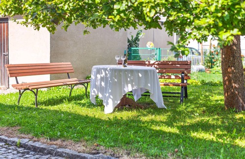 Neugersdorf Apartment | Look forward to a relaxing vacation in this cozy vacation apartment.