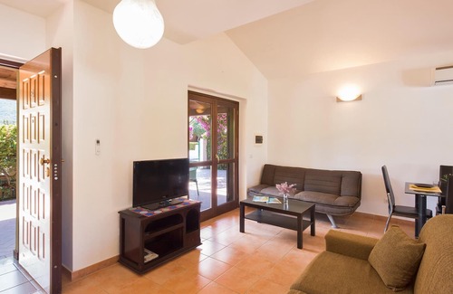 Contrada Difesa I House | Look forward to a great vacation in this vacation home with a shared pool.