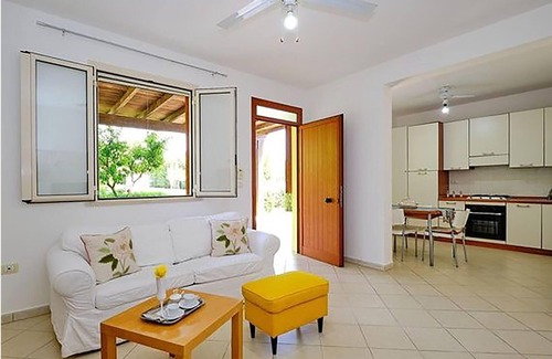 Alezio House | Look forward to a relaxing vacation in this inviting vacation home.