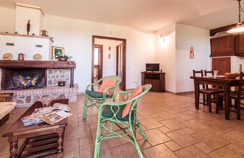 Grosseto House | Look forward to a wonderful vacation in this appealing vacation home with pool and great views of th
