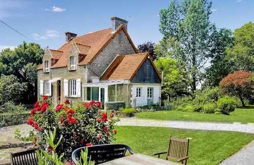 Servon House | Look forward to a wonderful stay in this spacious and cozy vacation home in a rural setting.