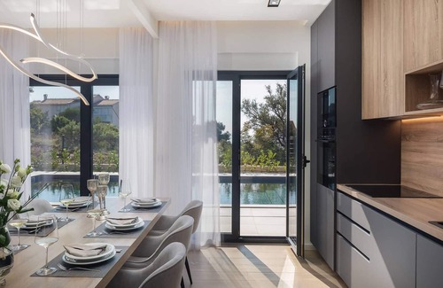 Jakisnica House | Look forward to a wonderful vacation in this spacious vacation home with private pool, sauna and jac