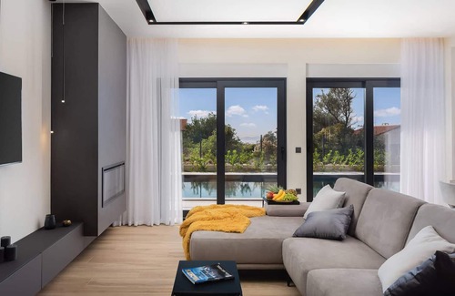 Jakisnica House | Look forward to a wonderful vacation in this spacious vacation home with private pool, sauna and jac