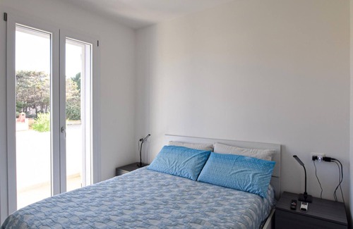 La Muddizza Apartment | Look forward to an unforgettable sea panorama in this comfortable vacation apartment!