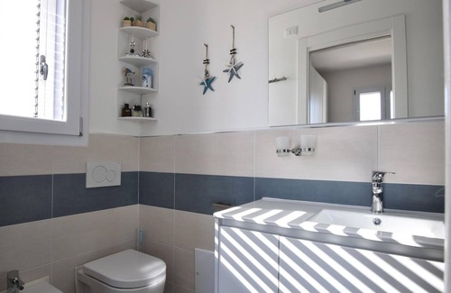 La Muddizza Apartment | Look forward to an unforgettable sea panorama in this comfortable vacation apartment!