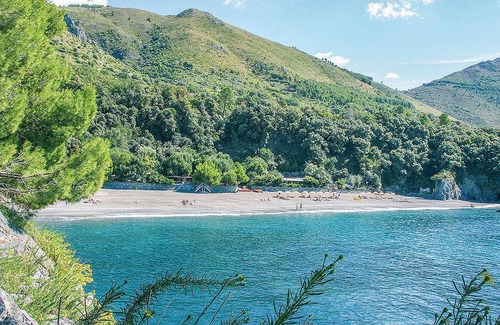 Tortora Marina Apartment | Look forward to a vacation with sea view in this vacation apartment near the beach.
