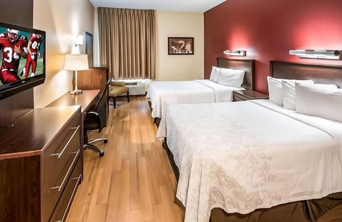 East Garden City House | Look No Further! 2 Great Units, Close to Famous Dave's Bar-B-Que, Pets Allowed!