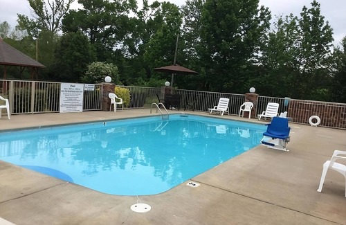 Cabot House | Look No Further! 3 Pet-friendly Units, Free Breakfast, Pool, Near Cabot Fields
