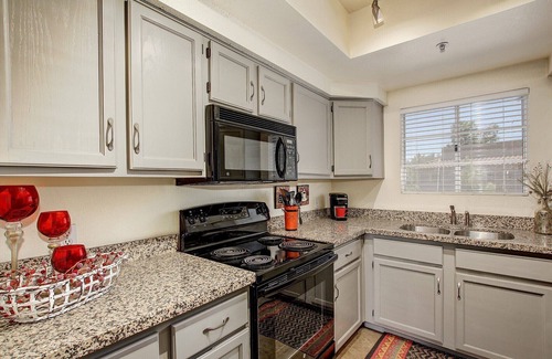 Central Scottsdale Condo | Look No Further! Resort Like Condo - 2 BD (Kings)/2 Full BA +3 Pools!