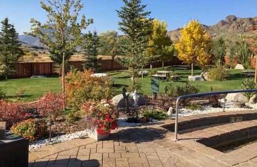 Gardiner House | Look No More! Onsite Parking, Heated Pool, Close to Gardiner Downtown!