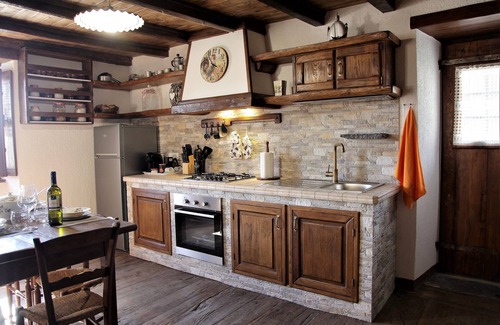 Borzonasca House | Looking for a dip into the past?Here is the typical country house that can give you that!