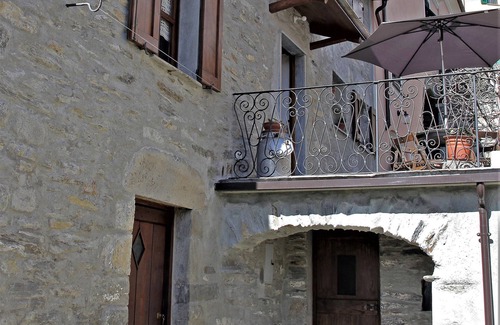 Borzonasca House | Looking for a dip into the past?Here is the typical country house that can give you that!