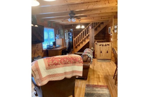 Fayetteville House | Looking for a romantic getaway? This is it!!
