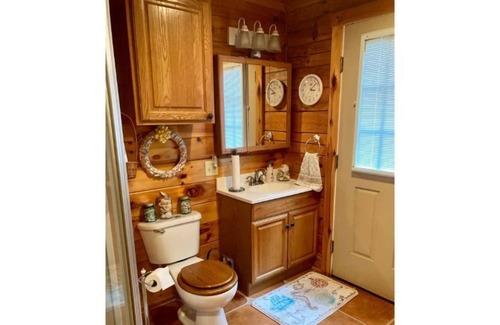 Fayetteville House | Looking for a romantic getaway? This is it!!