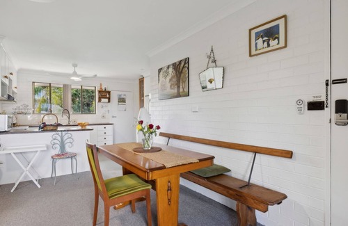 Woolgoolga Apartment | Looking for a romantic beach getaway? Somewhere you can enjoy beautiful beach scenery and each othe