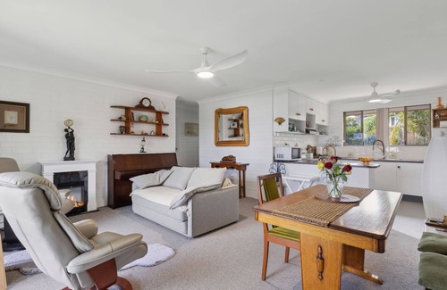 Woolgoolga Apartment | Looking for a romantic beach getaway? Somewhere you can enjoy beautiful beach scenery and each othe