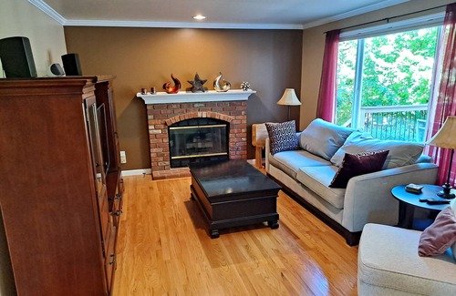 Sammamish House | Looking for an extended stay? Single Family Home 2 Blocks from Christa McAuliffe