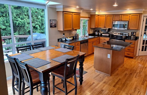 Sammamish House | Looking for an extended stay? Single Family Home 2 Blocks from Christa McAuliffe
