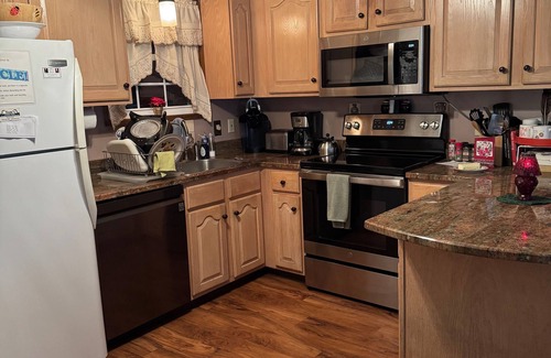 Albrightsville Ski Chalet | Looking forward to Fall? Hike and relax in the Poconos! Stay at this cozy chalet