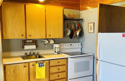 Leeds and the Thousand Islands Cabin | Lookout 1 Cabin on Charleston Lake