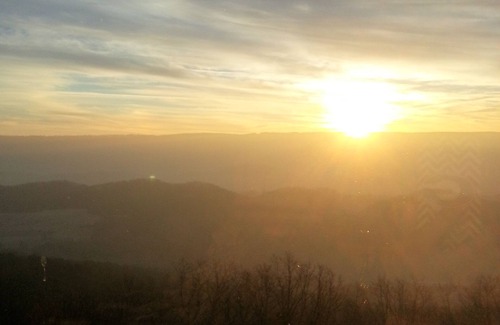 Trenton House | Lookout Mountain & Valley Views. Close to 3 Event Venues on Sand Mountain, GA.